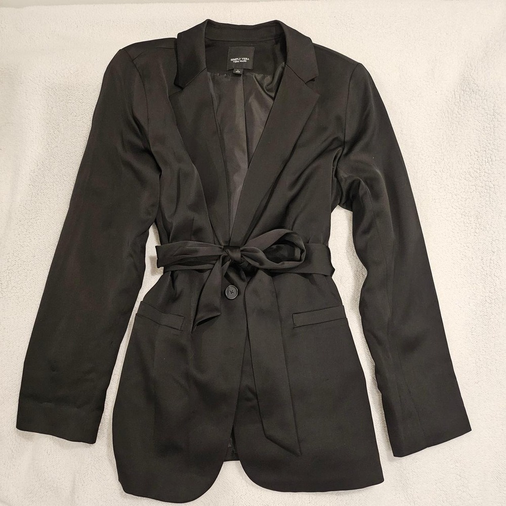 Simply Vera, Vera Wang satin like black blazer with belt